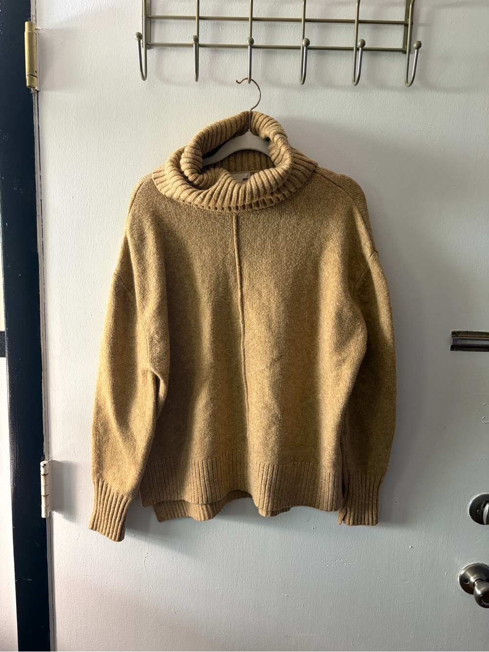 H&M Men's Turtleneck Sweater in Camel Brown